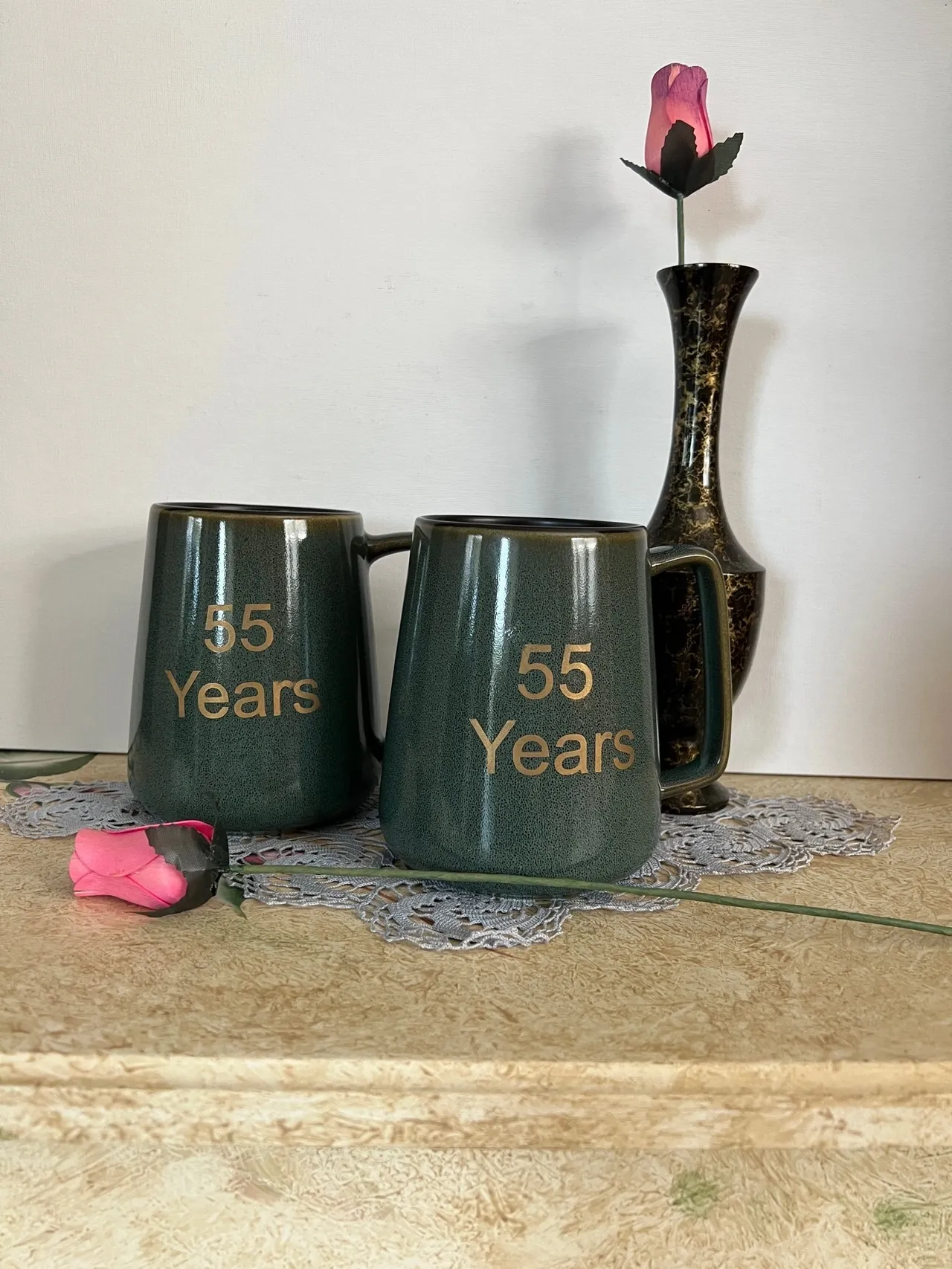 Two mugs and roses with vase.